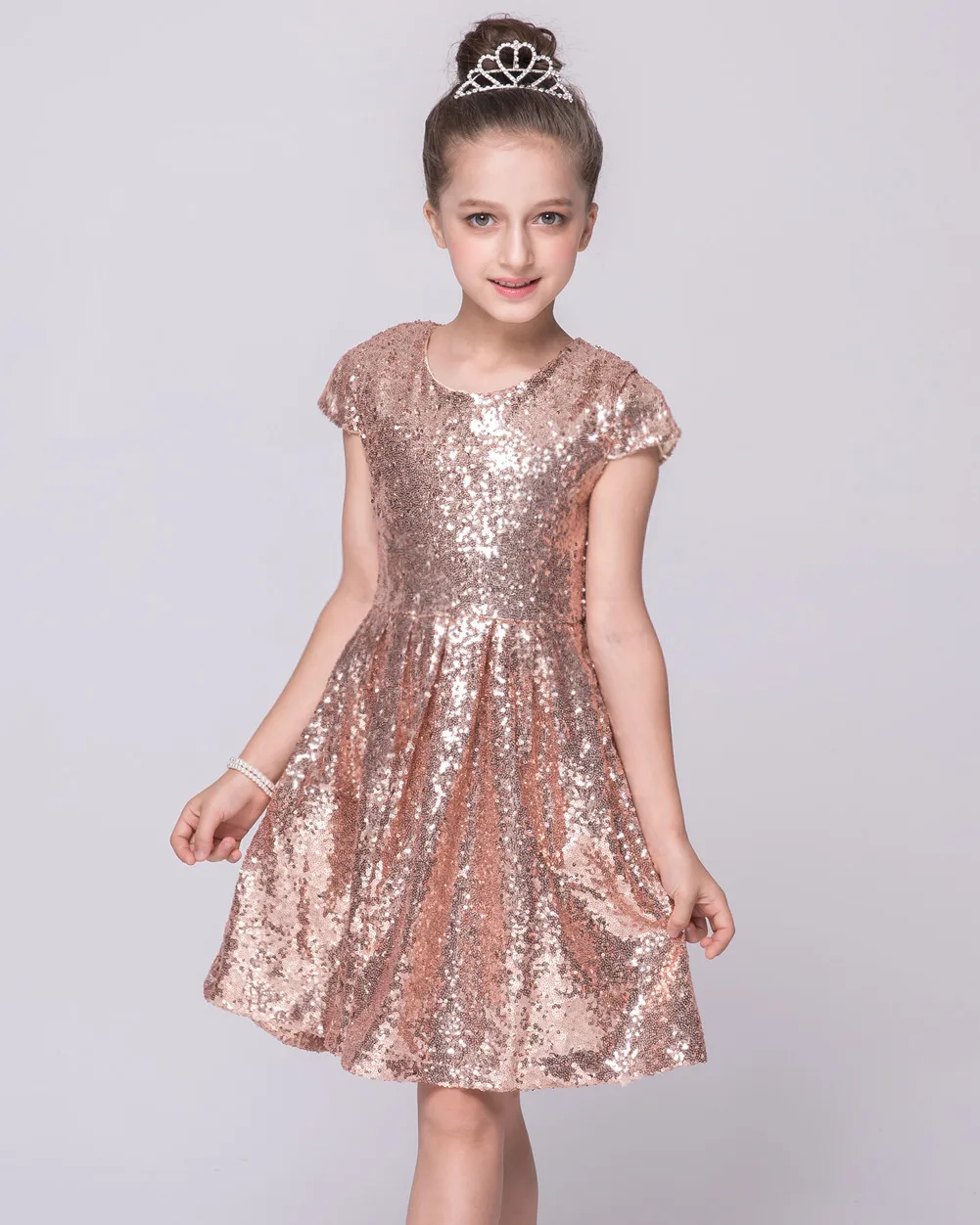 Baratos SISRERS 2018 INS moda niñas vestido lentejuelas Vestido de manga corta vestido de fiesta brillante princesa Boutique ropa oro rosa rojo