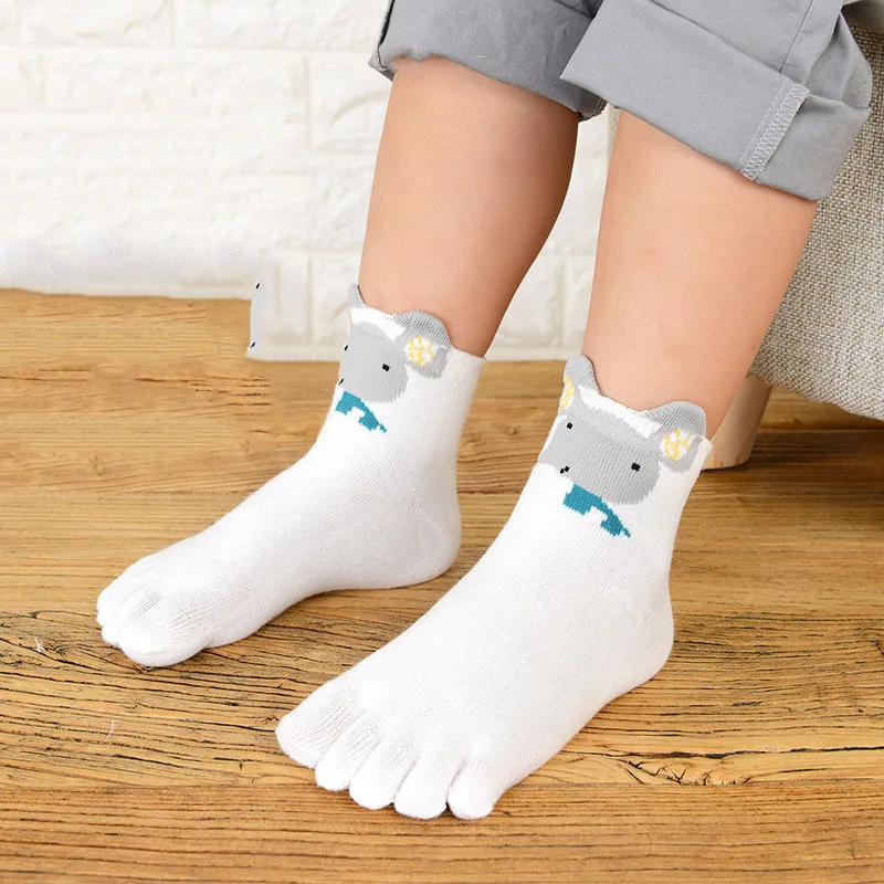 Новые носки мультяшный Кролик Детские хлопковые носки для мальчиков и девочек Теплые милые носки средней длины с пятью пальцами подарок для детей - Цвет: Белый