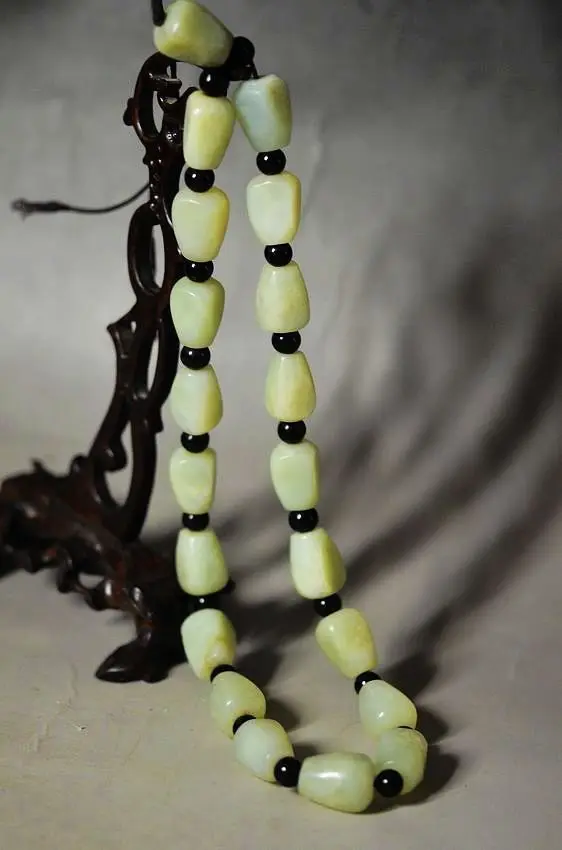 

huij 004294 EXQUISITE CHINESE NATURAL JADE HAND CARVED NECKLACE