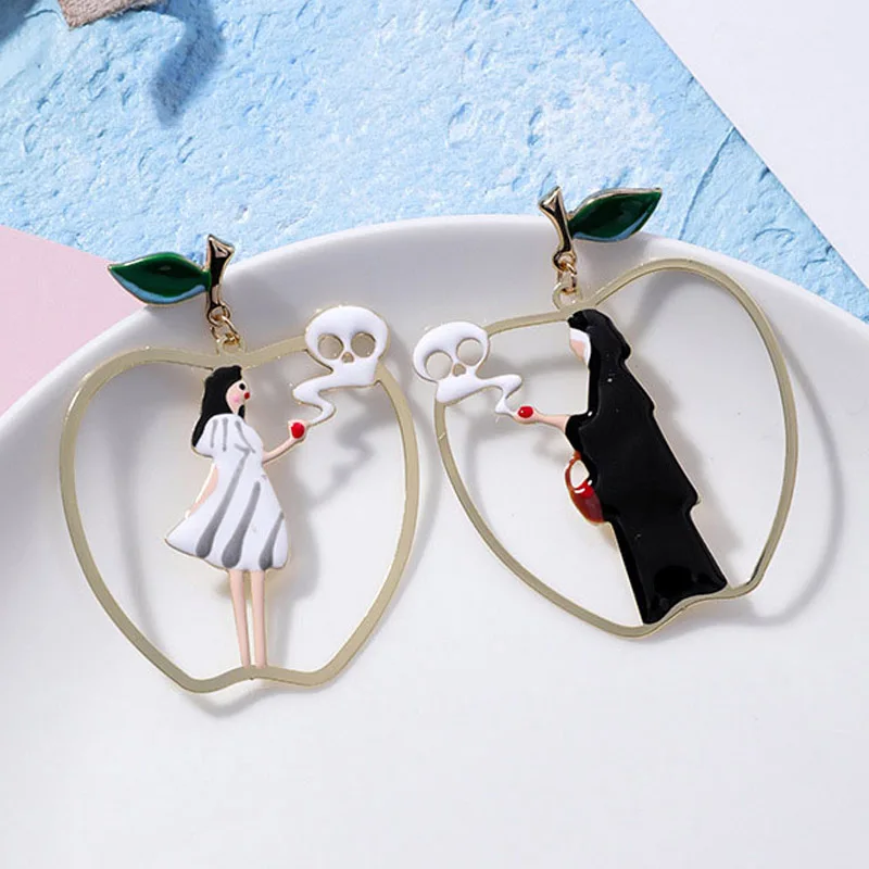 

2018 Fairy Tales Cartoon Snow White Black Queen Poison Apple Asymmetric Drop Earrings for Women Funny Big Apple Earring