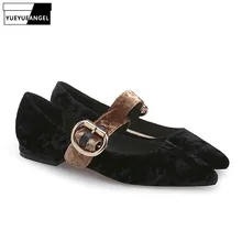 Винтажные слипоны; женские лоферы в стиле ретро с пряжкой и острым носком; удобная Уличная обувь на плоской подошве; коллекция года; сезон весна; бархатная элегантная женская обувь