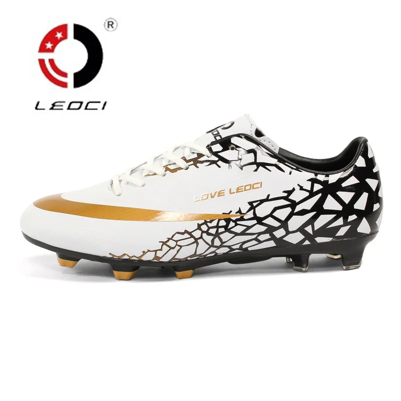 scarpe da calcio rotte