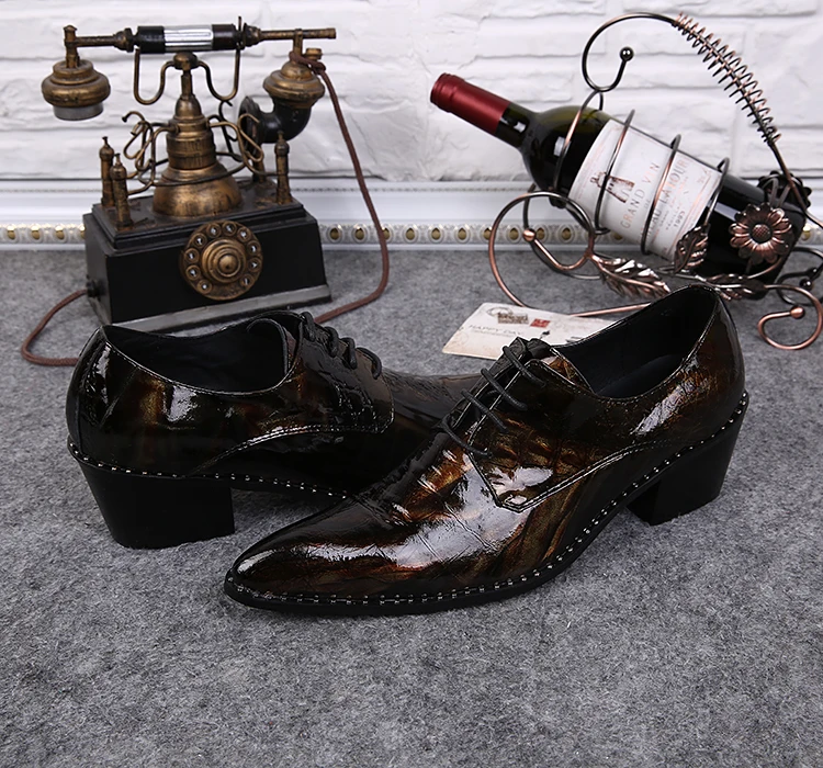 Дизайнерские мужские черные туфли из лакированной кожи; Туфли-оксфорды на высоком каблуке со шнуровкой для мужчин; модельные туфли с острым носком; большие размеры