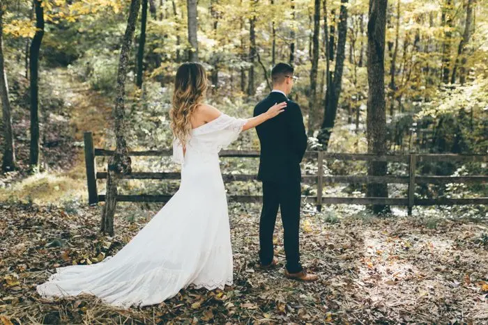 this-oakleaf-cottage-wedding-perfectly-nails-free-spirited-sophistication-amber-phinisee-27-700x467