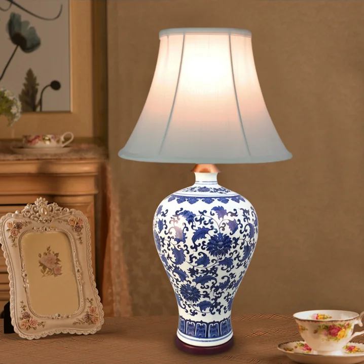 Chinese Porcelain Blue and White Hand Painted Table Lamp