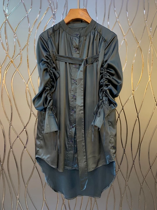 

2019 Early autumn new women's round collar sleeves wrinkled front and back long irregular long jacket 723