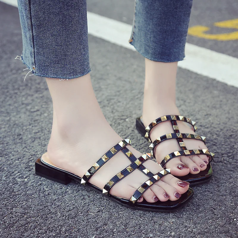 

Summer Women Metal Rivet Slippers 2019 New Brand Fashion Leisure Slippers Women Metal Rivet Slides Women Shoes Size 36 37 38 39