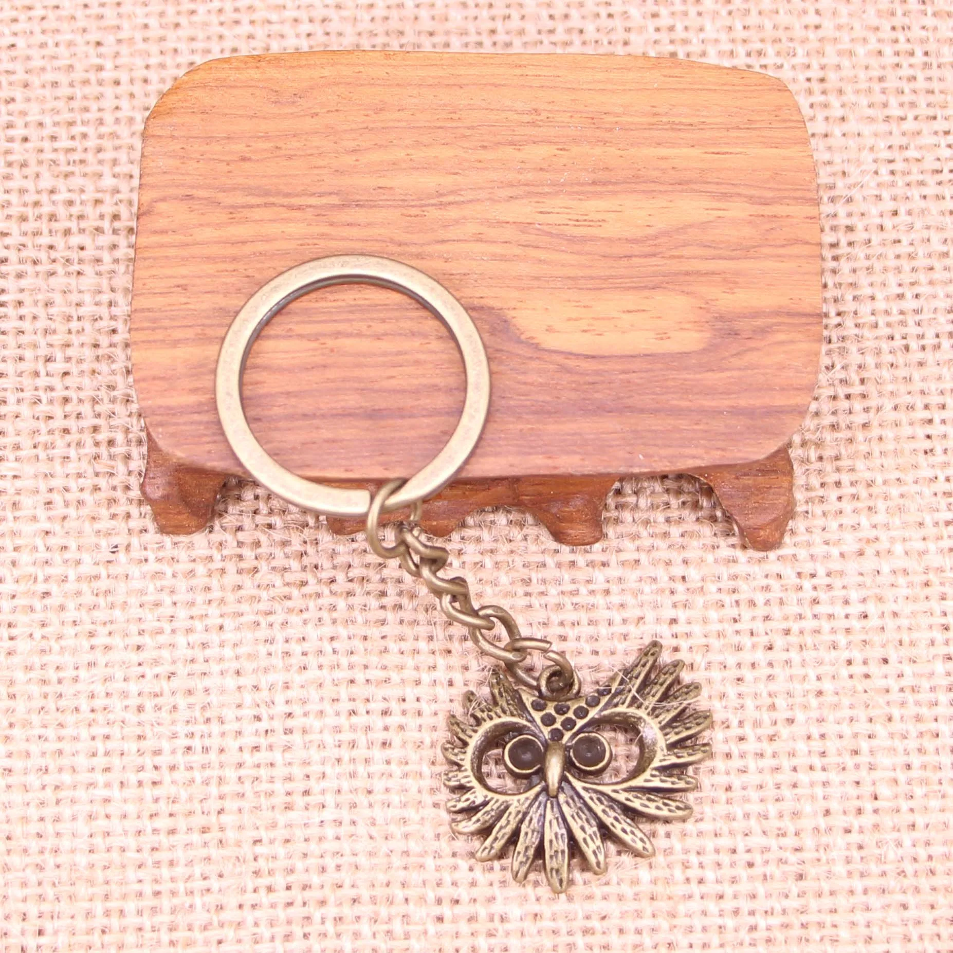 

20pcs New Fashion Keychain 30x26mm big eye owl head Pendants DIY Men Jewelry Car Key Chain Ring Holder Souvenir For Gift