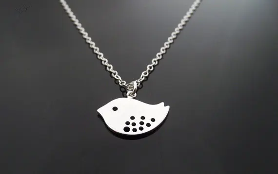 N027 Fashion Cute Baby Bird Necklace Tiny Sparrow Necklace Small Flying Bird Necklace Little Swallow Necklaces for Women