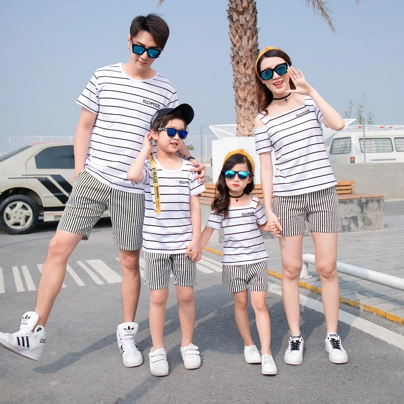 

Twinning Mother and Daughter Clothes Outfits Family Matching Tshirts Striped Top Tee Camisas Mujer 2019 Boy Suit Pijama Familia