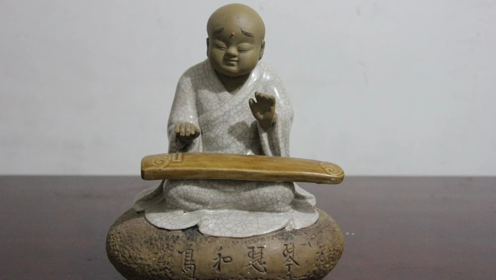 

11 pottery porcelain play stringed little monk young Buddhist monk Buddha Statue