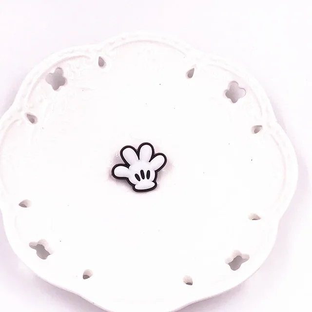 1PCS-Cute-Bear-Dog-Mickey-Minnie-Badges-Pin-Kawaii-Cartoon-Icon-Badges-Buttons-Pins-Badges-Bags.jpg_640x640 (18)
