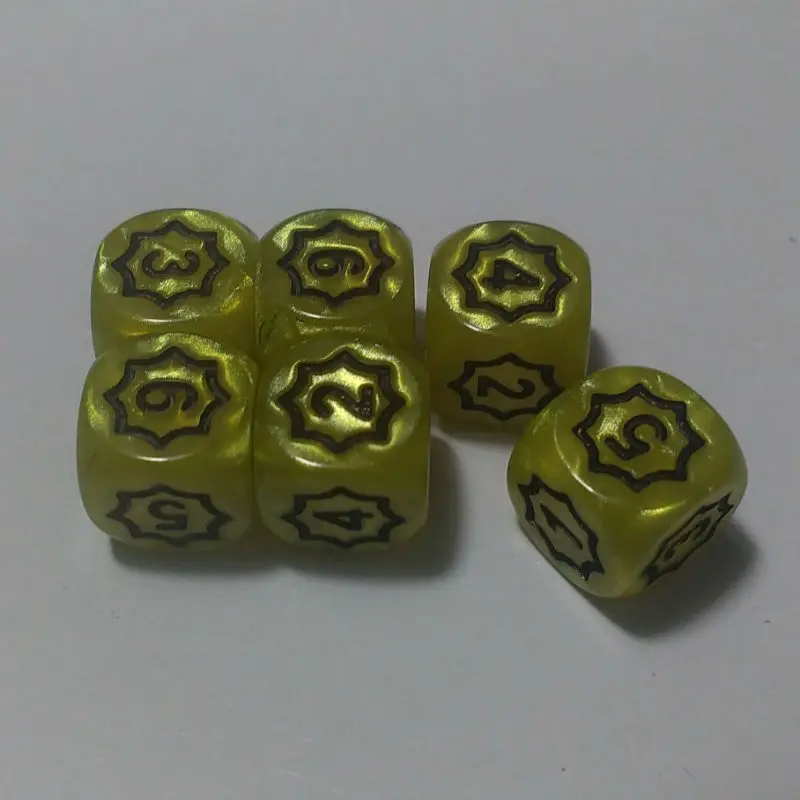 

Free shipping Exclusive NEW 6pcs 6-sided D6 dice 8MM gold with black pips dice for board game and card game accessories