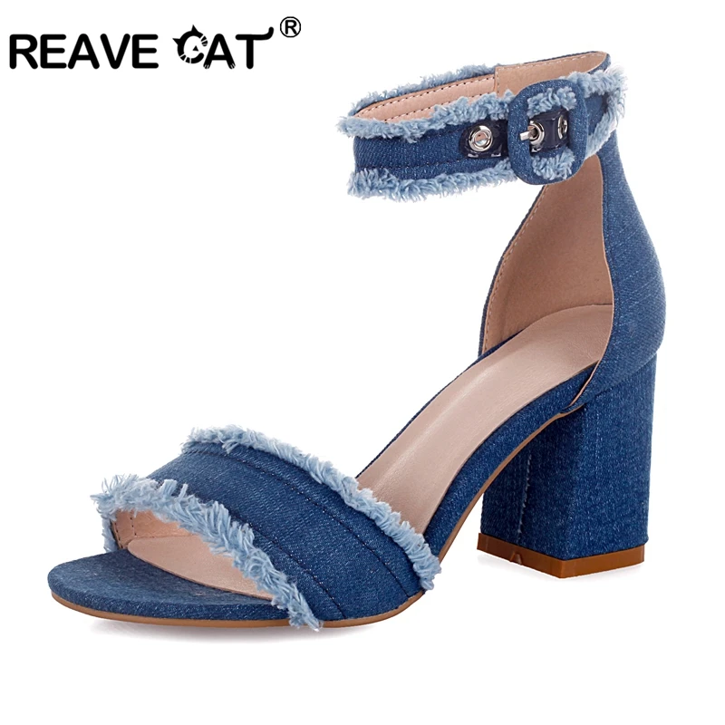 Женские джинсовые сандалии REAVE CAT летние туфли на высокой шпильке с открытым