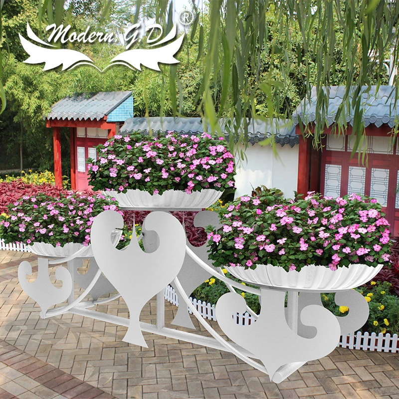 

Decorative farm and outdoor metal planter gardens pot