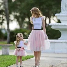 Семейные комплекты комплект из 2 предметов, футболка с оборкой, фатиновая юбка-пачка, платье Лидер продаж, летнее платье в стиле пэчворк с бантом для мамы и дочки Одежда для девочек