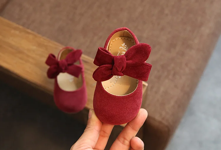 Г., весенне-осенняя модель, детская кожаная обувь От 1 до 3 лет маленькой принцессы с мягкой подошвой для девочек с бантиком, не может себе позволить Осенняя обувь