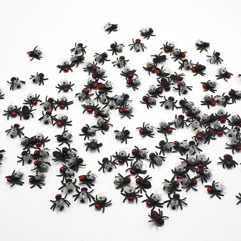 

50Pcs Halloween gadget Plastic flies Joke Decoration Props Rubber Toy Gags Practical Jokes Toys Plastic insect fly prank gifts