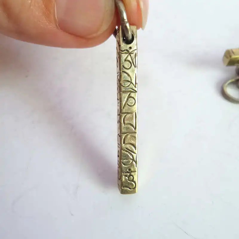 

TBP706 Tibetan Six Words Mantras Eight Auspicious Amulet Pendants for Man OM MANI PAD ME HUM