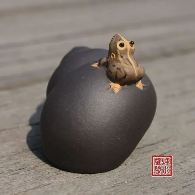 

China boutique collection yixing red stoneware Tea pet Ornaments snail frog