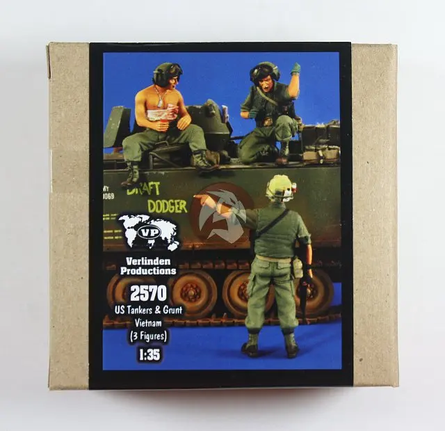 

1/35 Scale Vietnam War US Army Tankers talk 3 people Miniatures Unpainted Resin Model Kit Figure Free Shipping