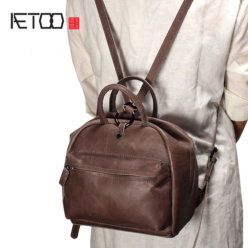 

AETOO Original handmade leather shoulder bag square box-shaped art retro postman first layer leather leisure travel small backpa