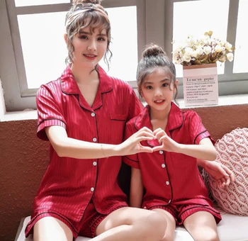

Mother Daughter Pajamas Sets 2019 New Arrival Mom And Girls Silk Home Wear Short Sleeve 2Pcs Sets Casual Sleepwear PJ37