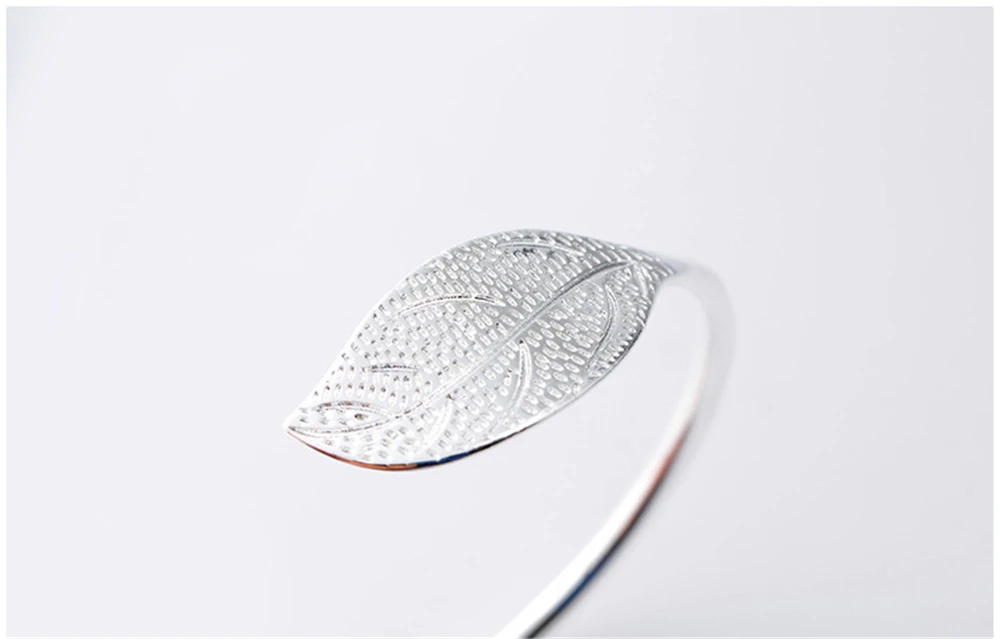 Стильные и красивые глянцевые Серебристые листья формы открытые регулируемые браслеты для женщин освежающий лист очаровательные браслеты