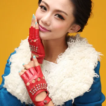 SHOUHOU новые женские полупальчиковые перчатки женские кожаные перчатки Модные задние заклепки сексуальные перчатки для танцев варежки - Цвет: red