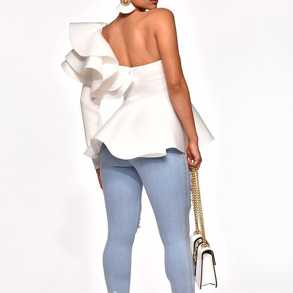 Женская блузка летняя с вырезом лодочкой рукавами воланами и ассиметричным