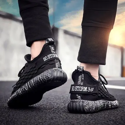 

2019 new spring canvas trend wild men's sports shoes.