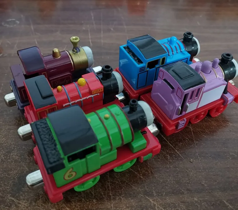 Литой металлический поезд магнитные игрушечные поезда Танк двигатель Trackmaster игрушка для детей маленький автомобиль Рождественский подарок