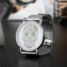 Montre de luxe femmes montres hommes quartz montres dames crâne horloge mode sport en acier inoxydable maille or argent montres