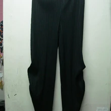 Плиссированные серии Универсальные однотонные брюки капри