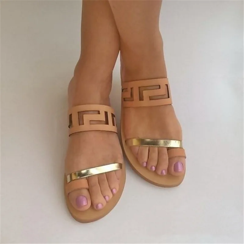 

Women Casual Sandals Gladiator Flat with Women Sandals 2018 New Fashion Summer Shoes Metal Decoration Sandalias Mujer