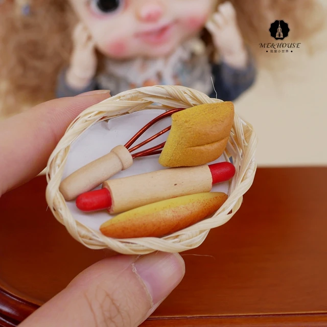 Dollhouse Handcrafted Pack Of Hot Dogs 1:12 Scale Doll House Miniatures