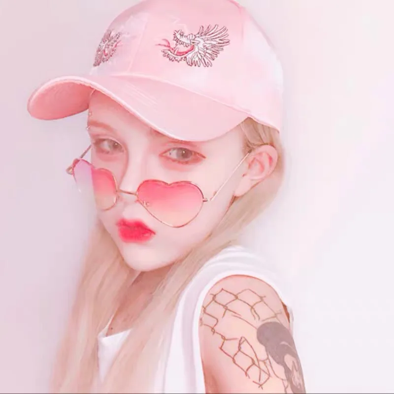 

Korean ulzzang retro original sudo heart-shaped glasses fade color heart-shaped glasses heart-shaped sunglasses for women