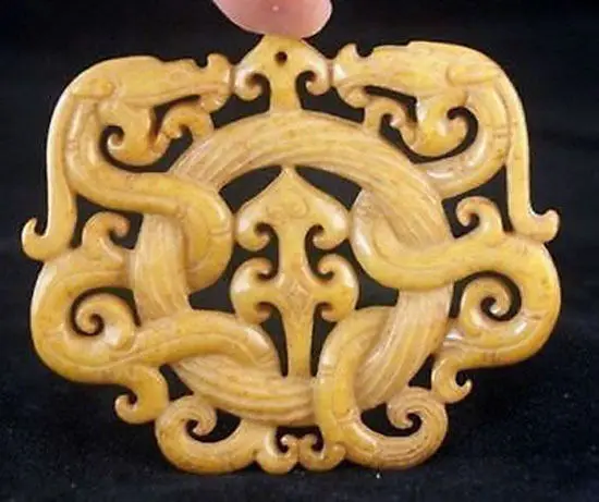 

CHINESE OLD HANDWORK OLD YELLOW FINE STONE CARVED DRAGON PENDANT!!! 35%