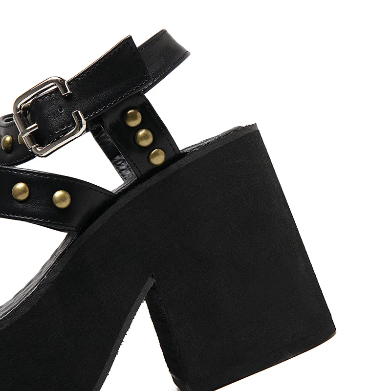 Woman Sandals 2019 Summer Gladiator Heels Fashion Rivet Shoes High Heel Sandals Punk Chunky Sandals White Shoes Platform Shoes