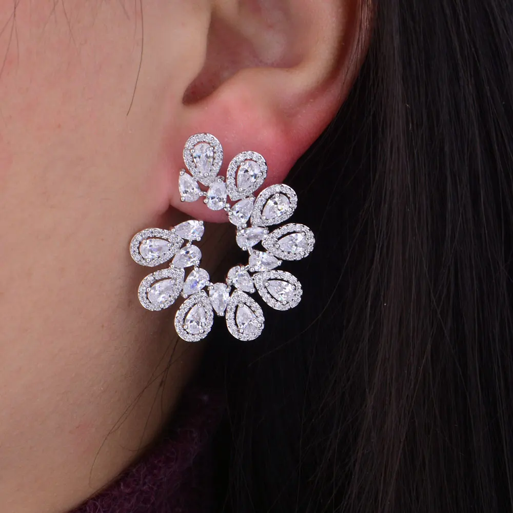 

SisCathy 2019 Charms Gold Stud Statement Earrings For Women Luxury Crystal Full Cubic Zirconia Earrings Ear Jewelry Accessories