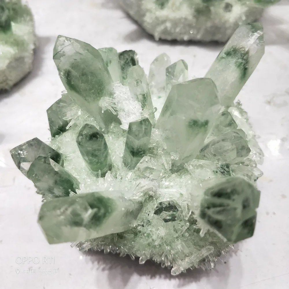 Натуральные камни и минералы целебные Кристаллы Зеленый Кристалл кластер Geode Druzy украшение дома образец драгоценного камня