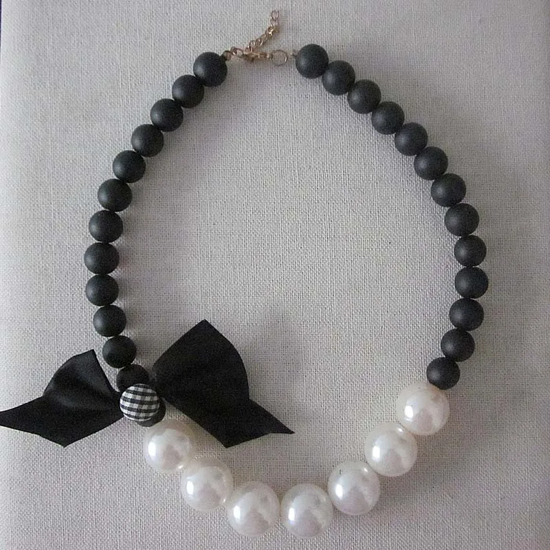 

Jaymaxi Beaded Necklace Women Europe And The United States Pop Hit Color Imitation Pearl Acrylic Necklace TA106
