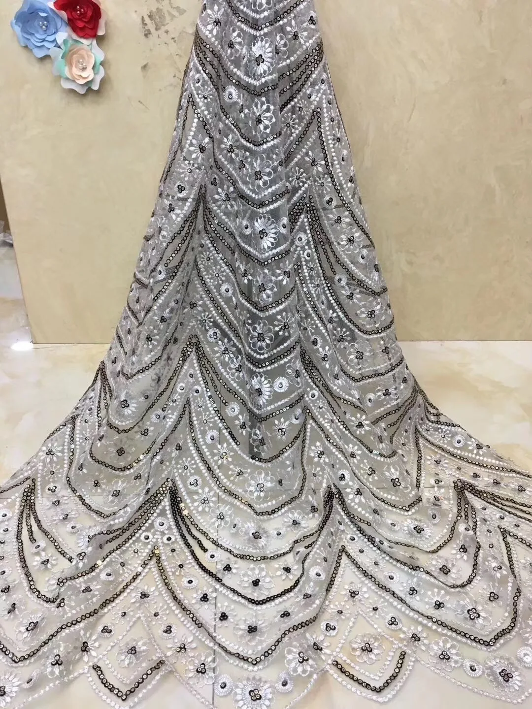 

Beautifical Nigerian lace fabrics 5yards/lot net lace sequins embroidery fabric Fashion african fabrics lace for dress ML1N875