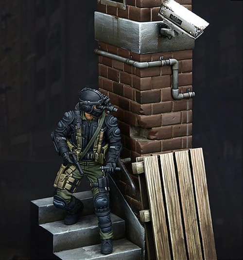 

1/24 Scale Resin Figure SWAT Alert with base