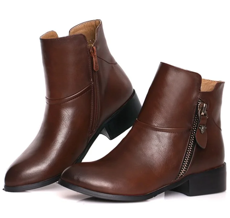 Cheap flat ankle boots for women Ankle Boots: Flat & Heeled Ankle Boots For Women Ankle boots are versatile, stylish short boots that rise up as far as the ankle. A popular footwear choice for the autumn and winter months, women’s ankle boots are the most desirable of all fashion boots.