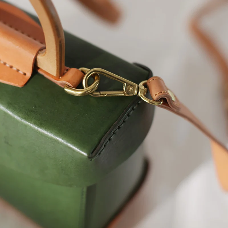 AETOO Single shoulder oblique strap buckle small square bag port wind retro shoulder bag simple hundred hand-held bean curd bag