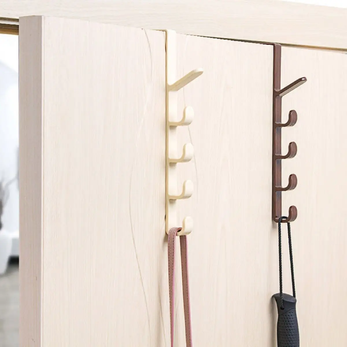 1pc Door Hanger Hook Plastic Storage Holder Hanging Rack Cabinet Back Rack Organizer Kitchen Multipurpurpose Hanging Hooks
