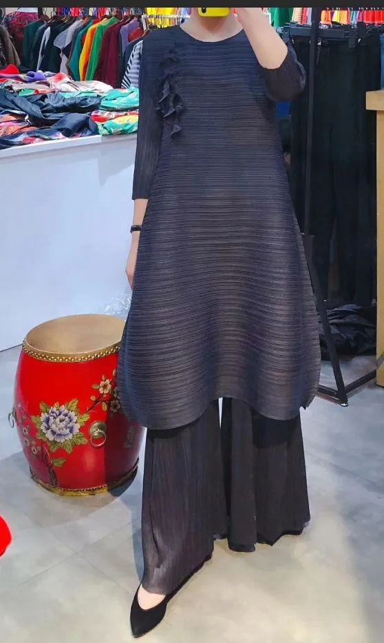 Модное однотонное платье Miyake fold, три четверти, круглый вырез, аппликация, ТРАПЕЦИЕВИДНОЕ ПЛАТЬЕ доступно