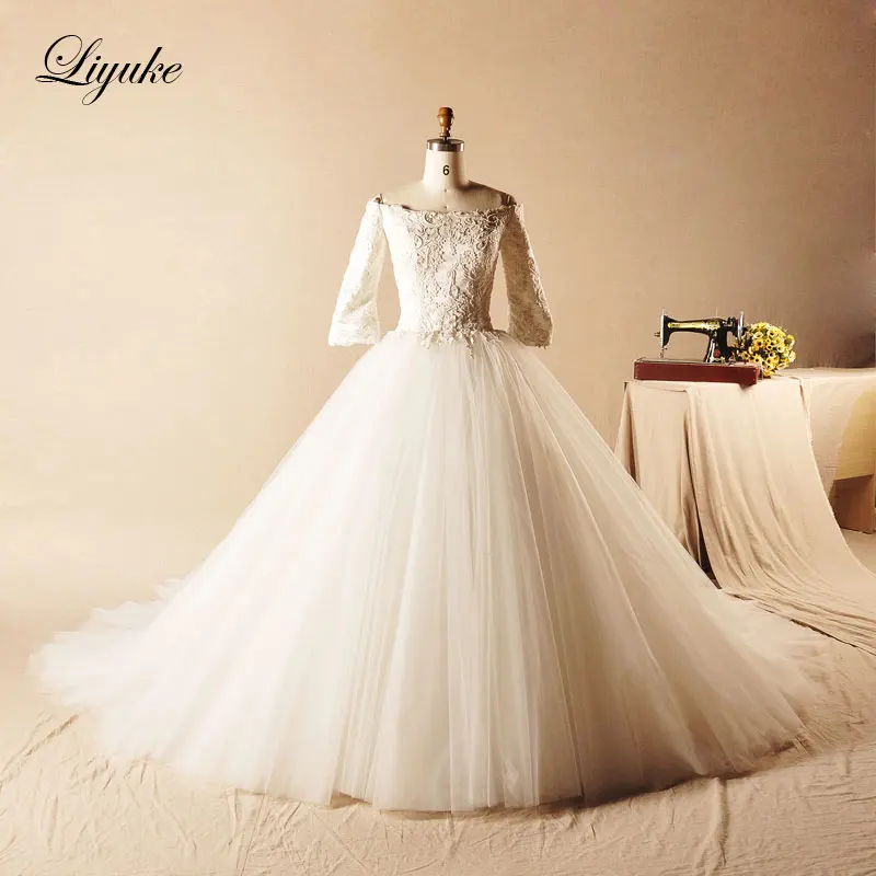 

Liyuke Glamorous Organza Scoop Neckline A-Line Lace Up Wedding Dress Chapel Train Lace Natural Waistline Vestido De Noiva