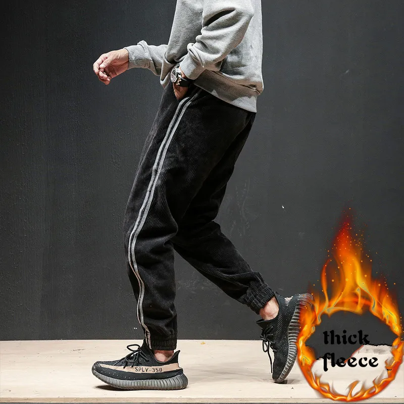 Флисовые зимние брюки мужские толстые вельветовые брюки свободные шаровары мешковатые полосатые повседневные спортивные штаны черные Harajuku японское ретро - Цвет: Black